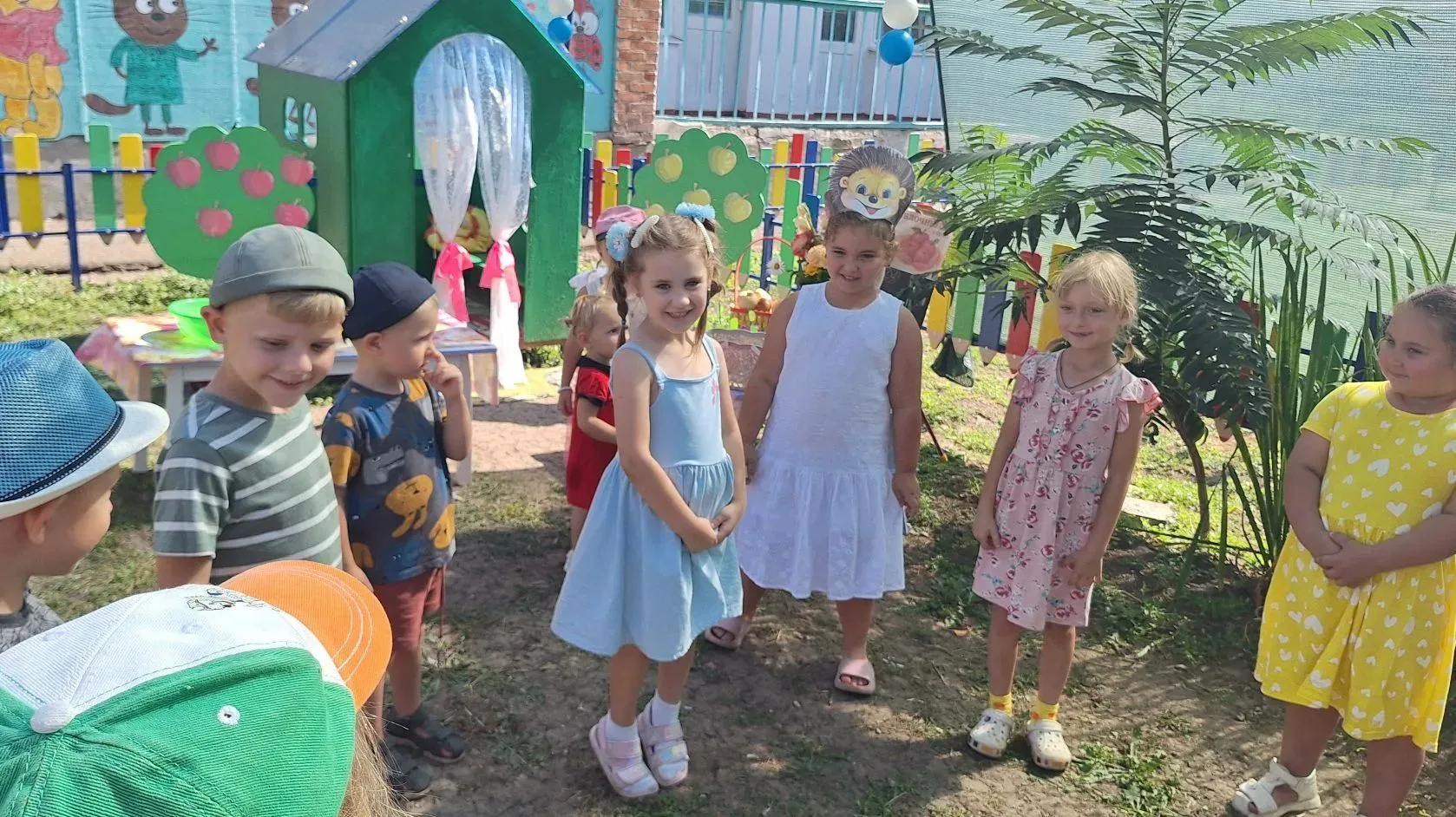 Август щедро делится с нами своими дарами,🍎🍏🍎 а в нашем детском саду сегодня пахнет ...