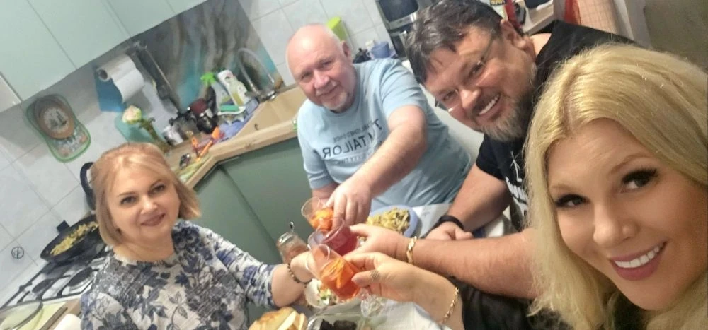 В это же время, но на другом конце города, тоже мы...