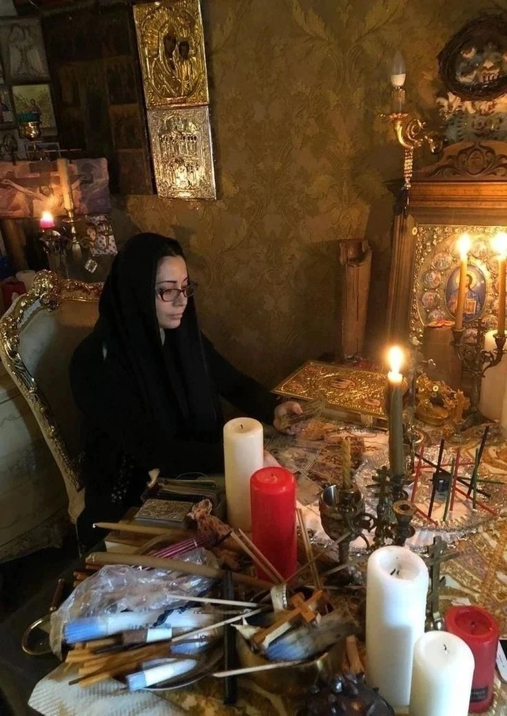 Гадаю без вреда и греха. Кто ко мне приходит — уходит с ответом и дорогой к нему 🪬