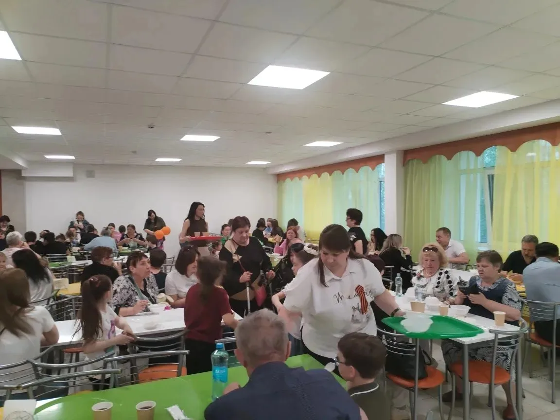 «В каждом звуке – память, в каждом сердце – благодарность...» 🎶🧡  Сегодня наша школа №43 стала насто