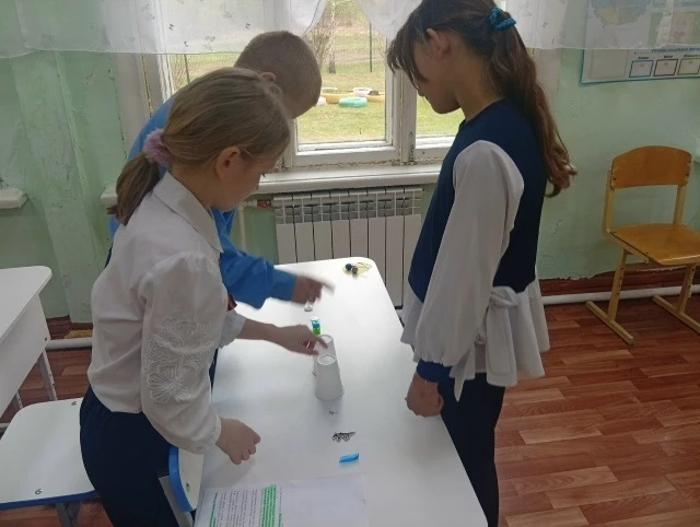 Сегодня у учеников 4 класса прошло важное и интересное занятие с психологом на тему «Вп...