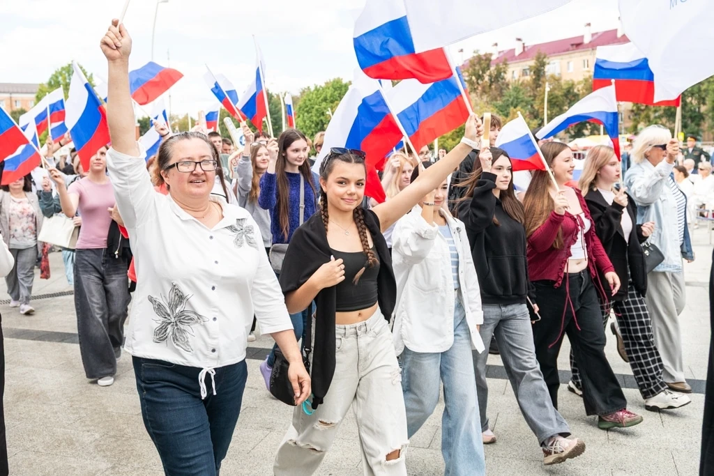 🇷🇺🇷🇺🇷🇺 Поднимем выше триколор!