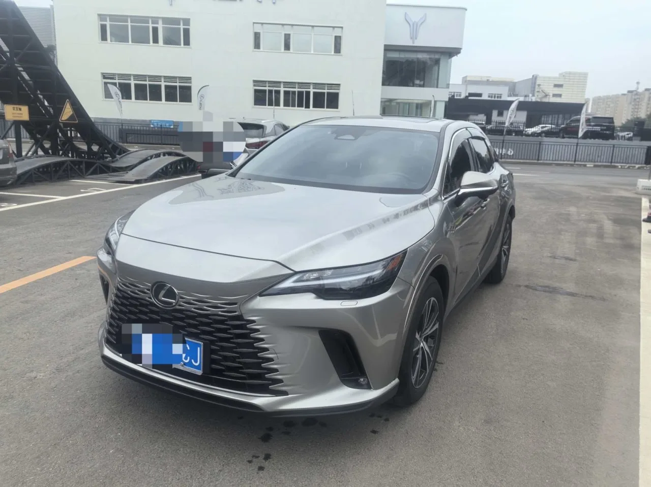 LEXUS RX300

🚗 Комплектация: 4WD Junxiang Edition
📅 Год выпуска: 06.2025
🛣 Пробег: 3 300 км
⚙️ Ти