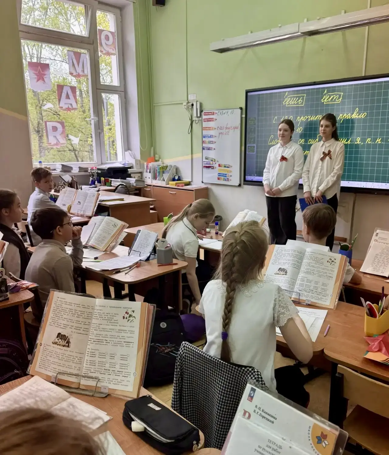 🇷🇺 Георгиевская лента — символ памяти и благодарности  В преддверии Дня Победы в нашей школе прошла 