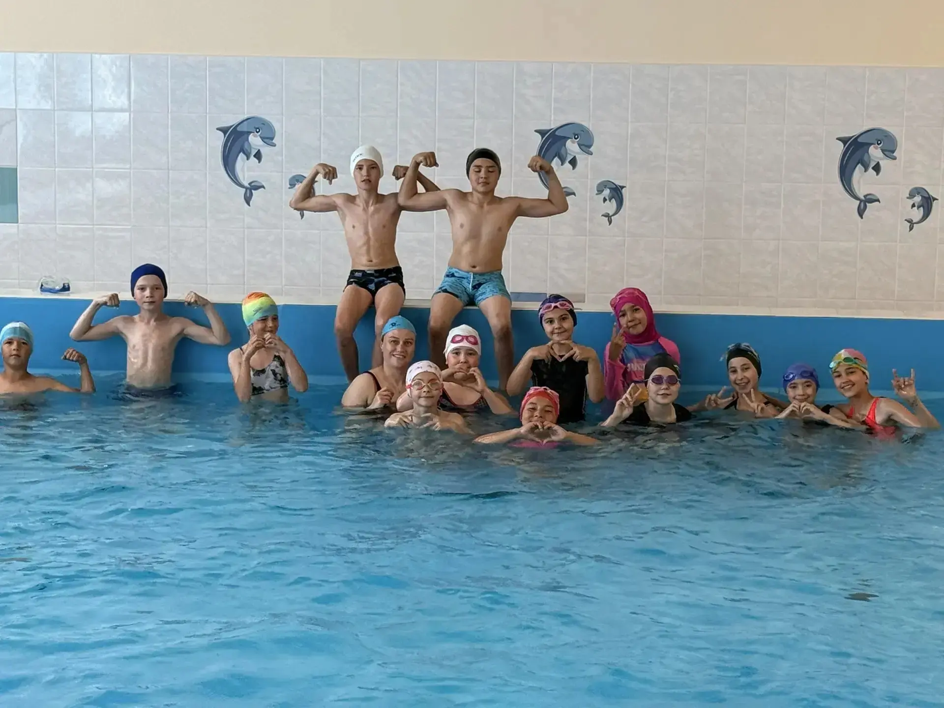 Где провести каникулы веселее всего? Конечно, в бассейне «Саба»! 🏊‍♂️✨

Каникулы — это время для др