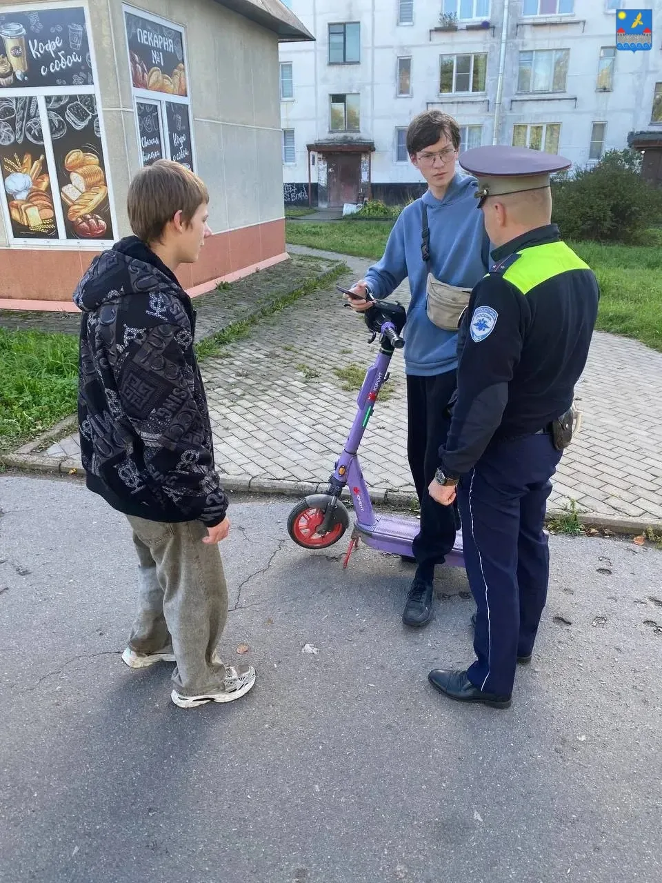 🛴 Безопасность на самокатах: в Кингисеппе прошёл совместный рейд