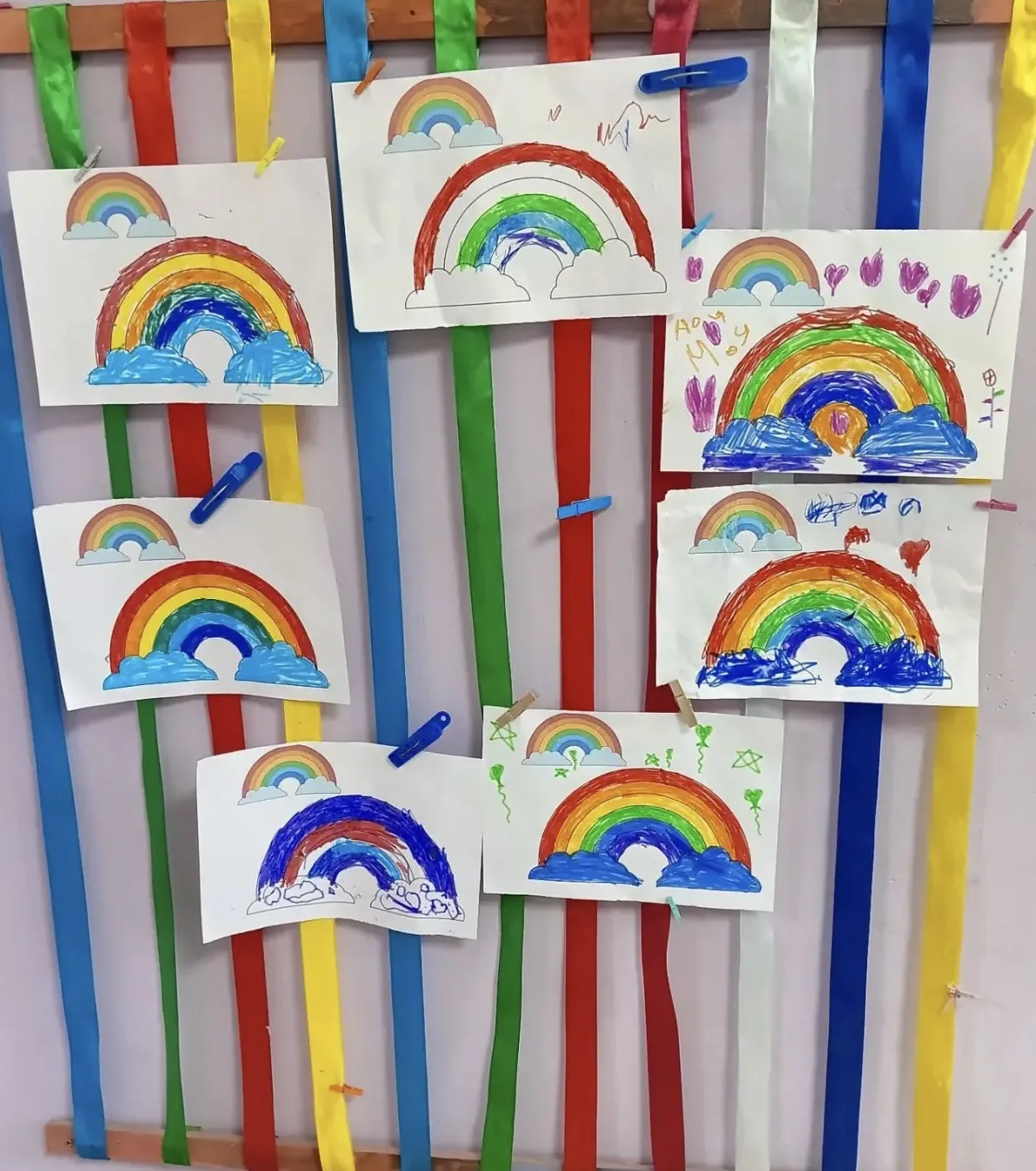 🌈✨ В нашей группе "Звездочки" прошел захватывающий День радуги! 🌟🎨

Сегодня мы провели удивительн