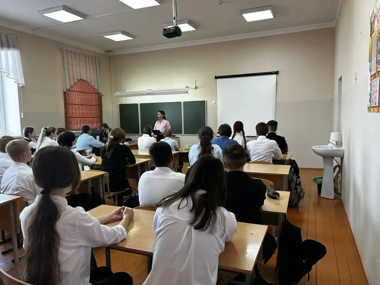 Помнить, чтобы предотвратить: в МОБУ СОШ №1 прошла лекция ко Дню солидарности в борьбе ...