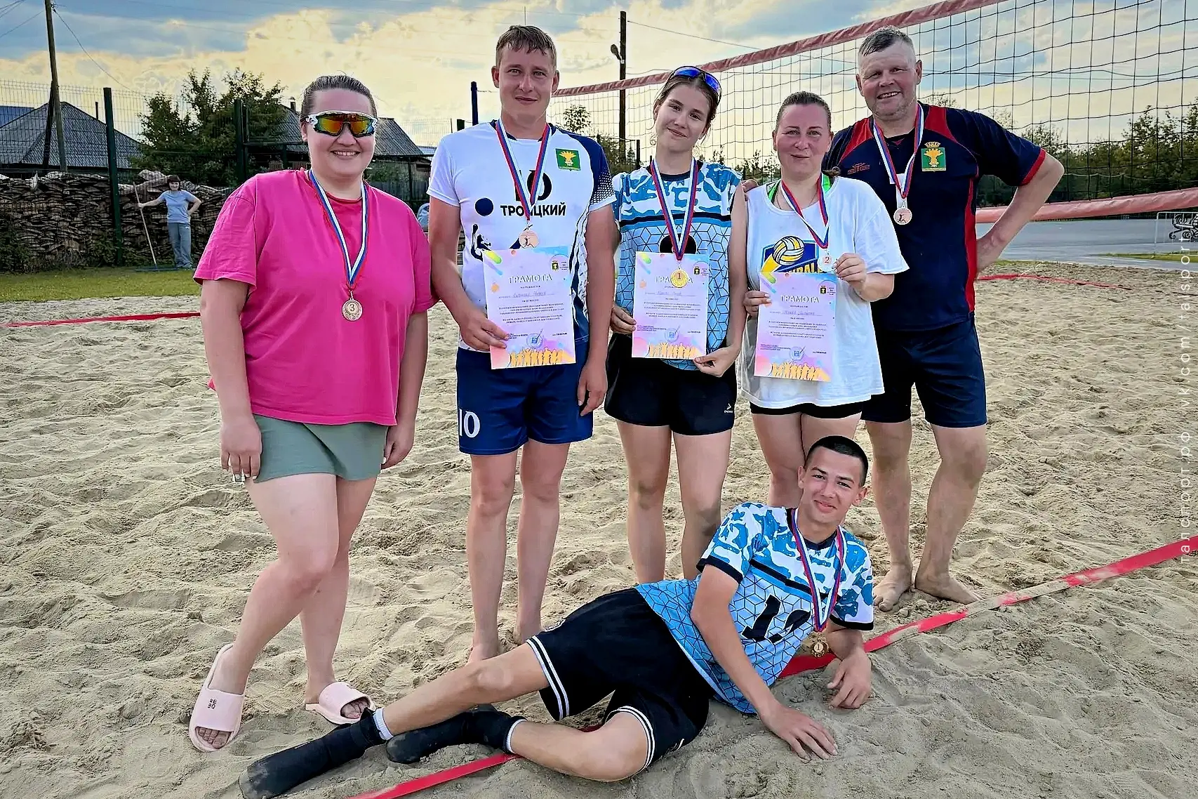 🏐☀Песок, солнце и волейбол! Пляжный турнир Дня молодежи в Талице!

20 июня, в самый разгар Дня моло