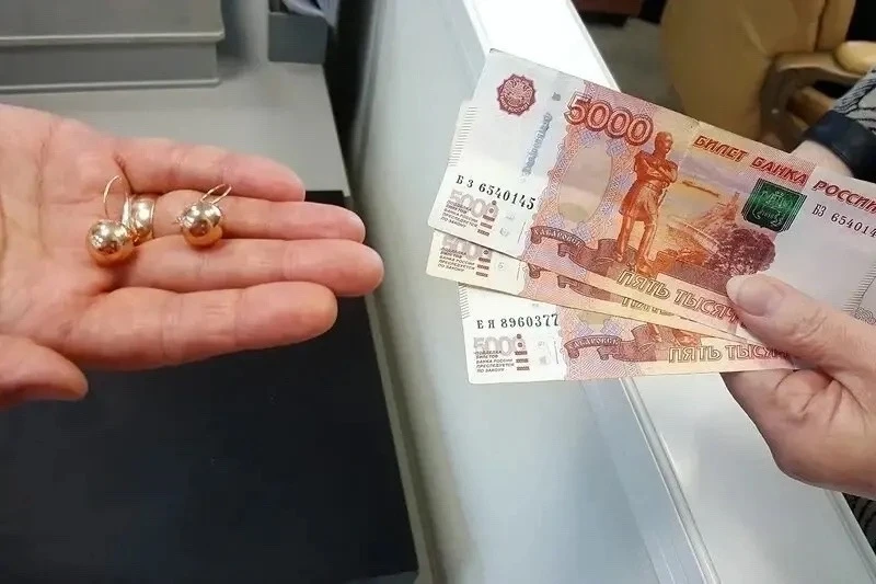 💸 Россияне массово сдают золото и вещи в ломбарды