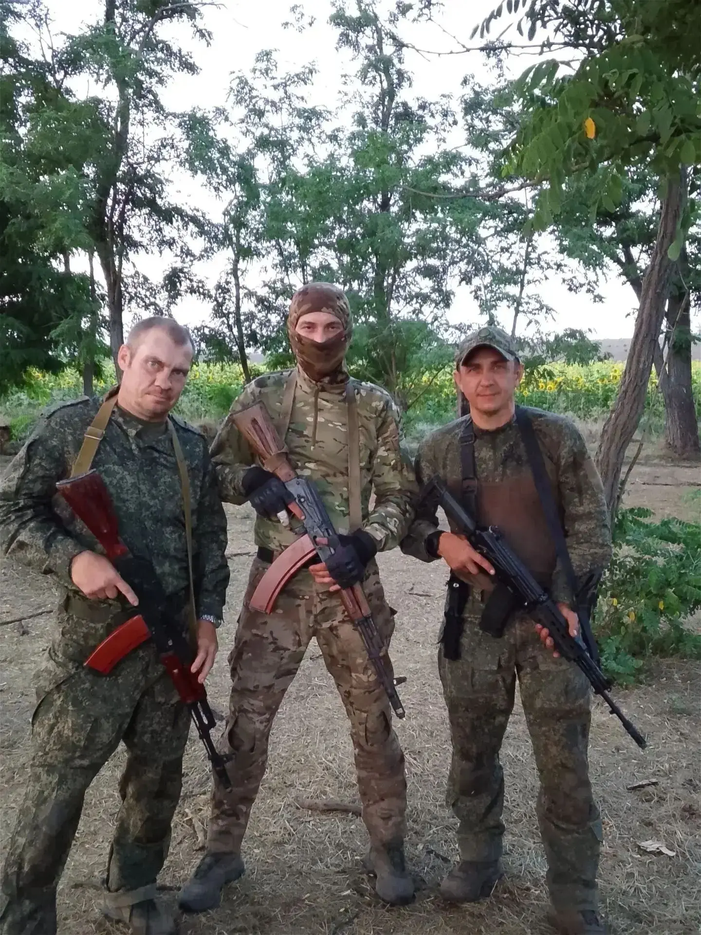 Наш боец с позывным «Давыд» со своими товарищами передает Красноярскому краю привет пря...