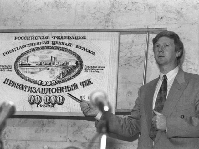 11 июня 1992 года в России началась ваучерная приватизация — часть рыночных реформ и «шоковой терапи