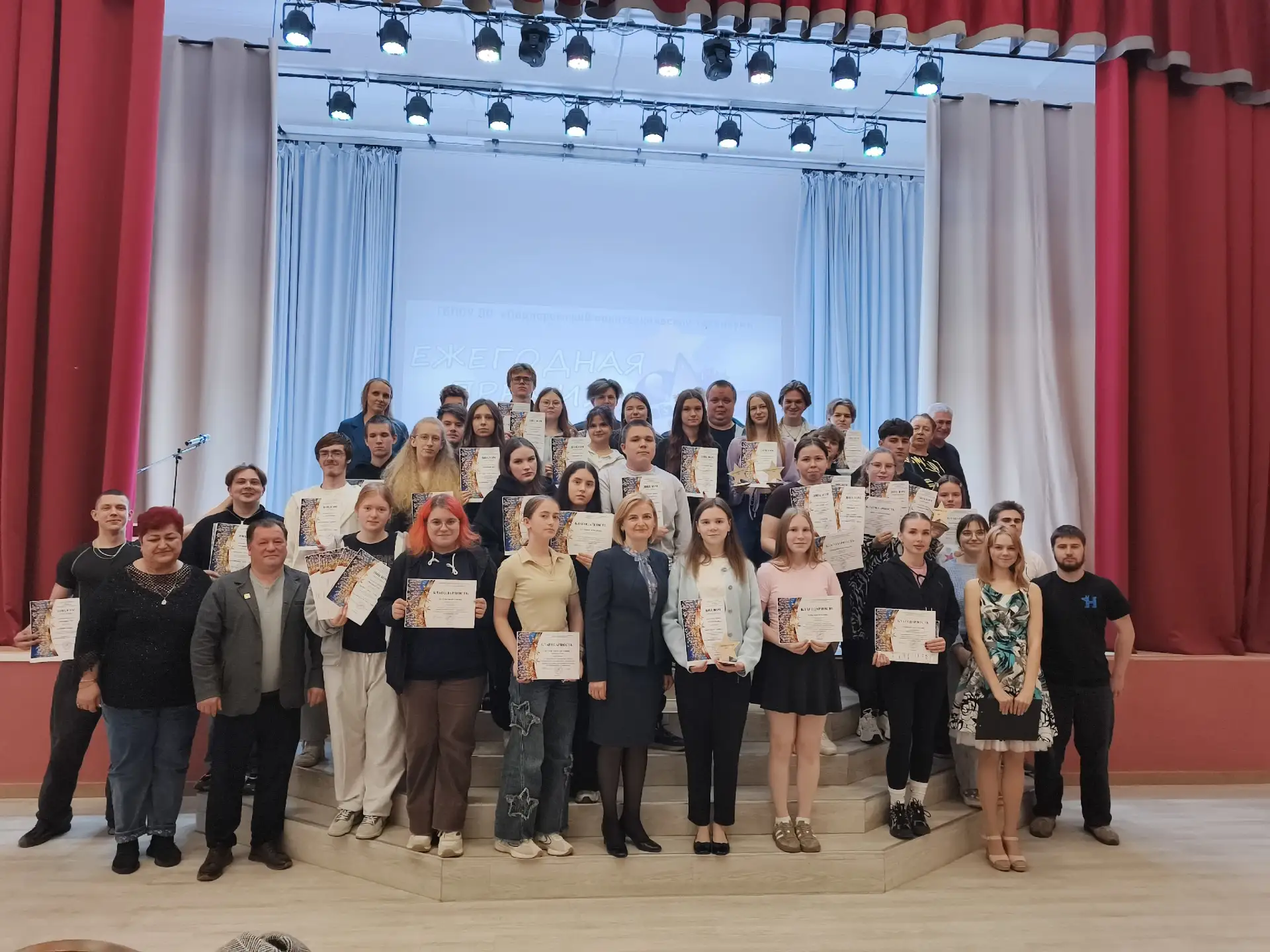 креативность и творческий подход: Боровкова Алина и Манчева Алина (334)