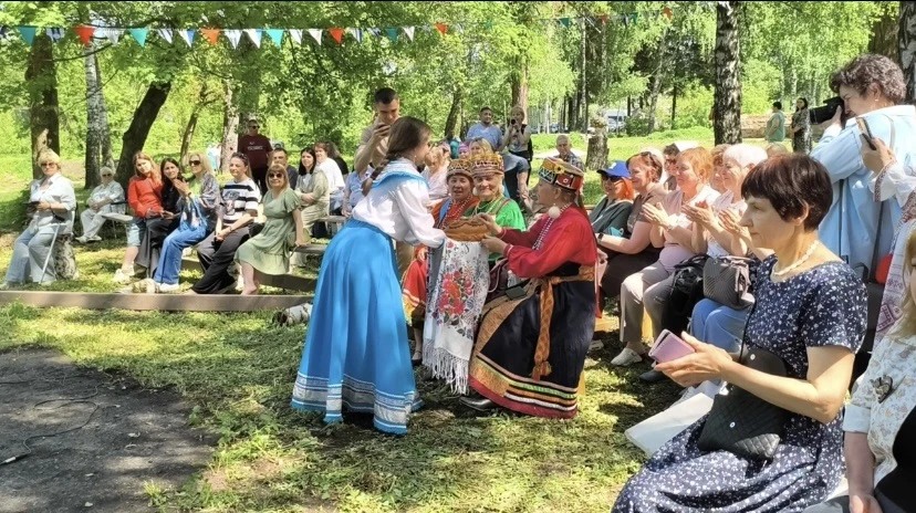 Межрайонный фольклорный фестиваль народного творчества "Соловьиные трели Старой Потловки".