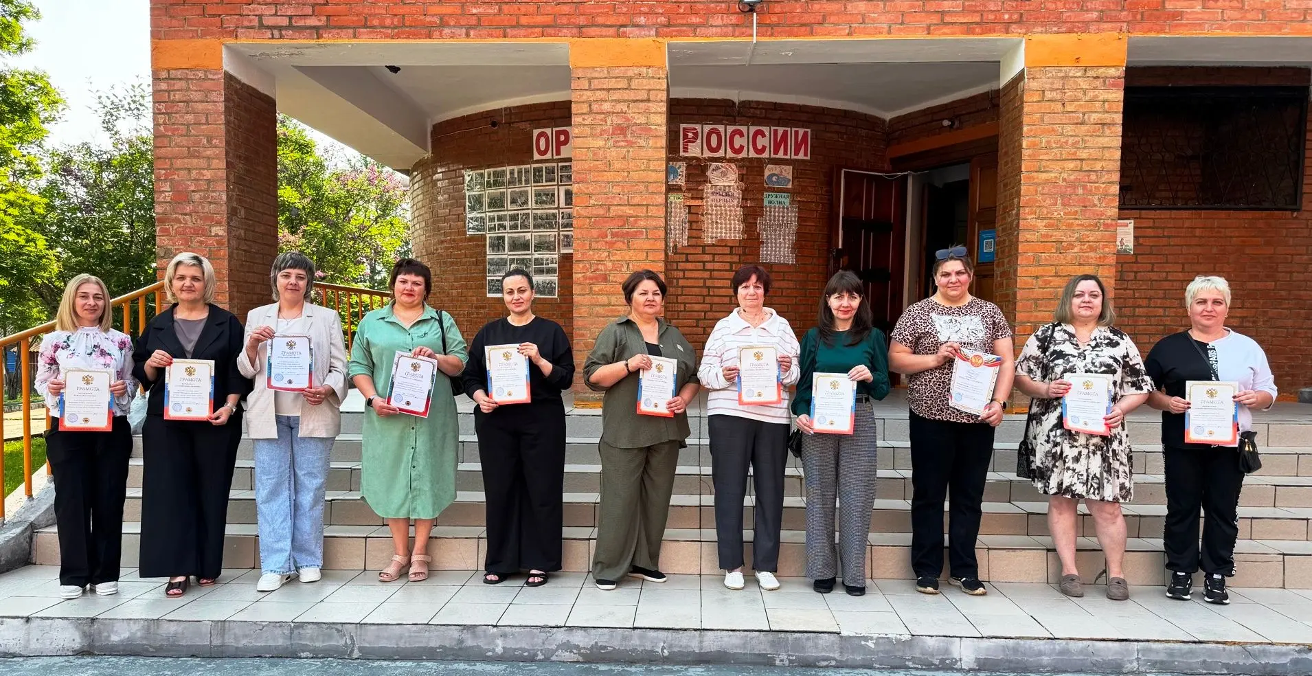 УТРЕННЯЯ ЛИНЕЙКА В ЛАГЕРЕ «ОРЛЯТА РОССИИ»: БЛАГОДАРИМ ВОЖАТЫХ, ЧЕСТВУЕМ РОДИТЕЛЕЙ

Во вторник утренн