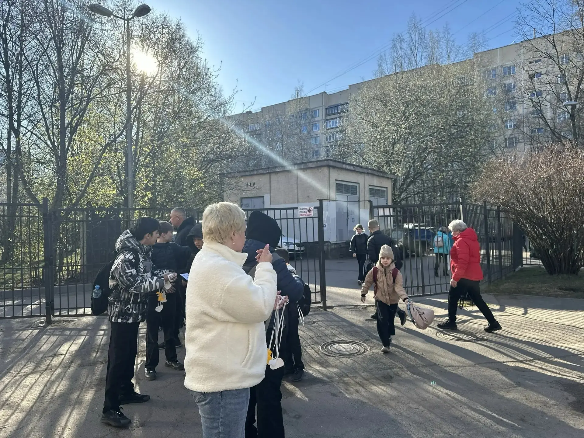 🚦 Юные инспекторы движения в деле: безопасность на дороге – это важно!  Ученики 6А класса вместе с р