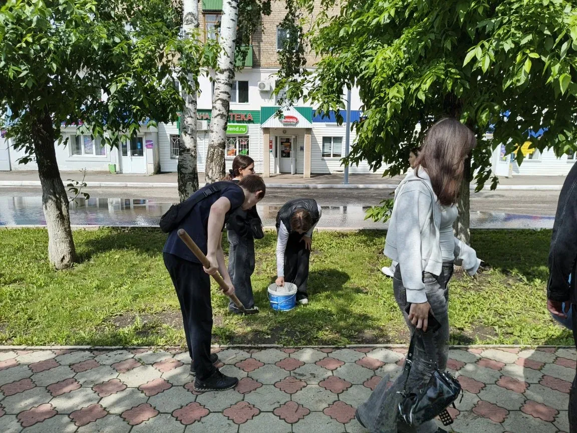 Сегодня в МБОУ ОК «Перспектива» прошёл экологический субботник. Мероприятие объединило ...
