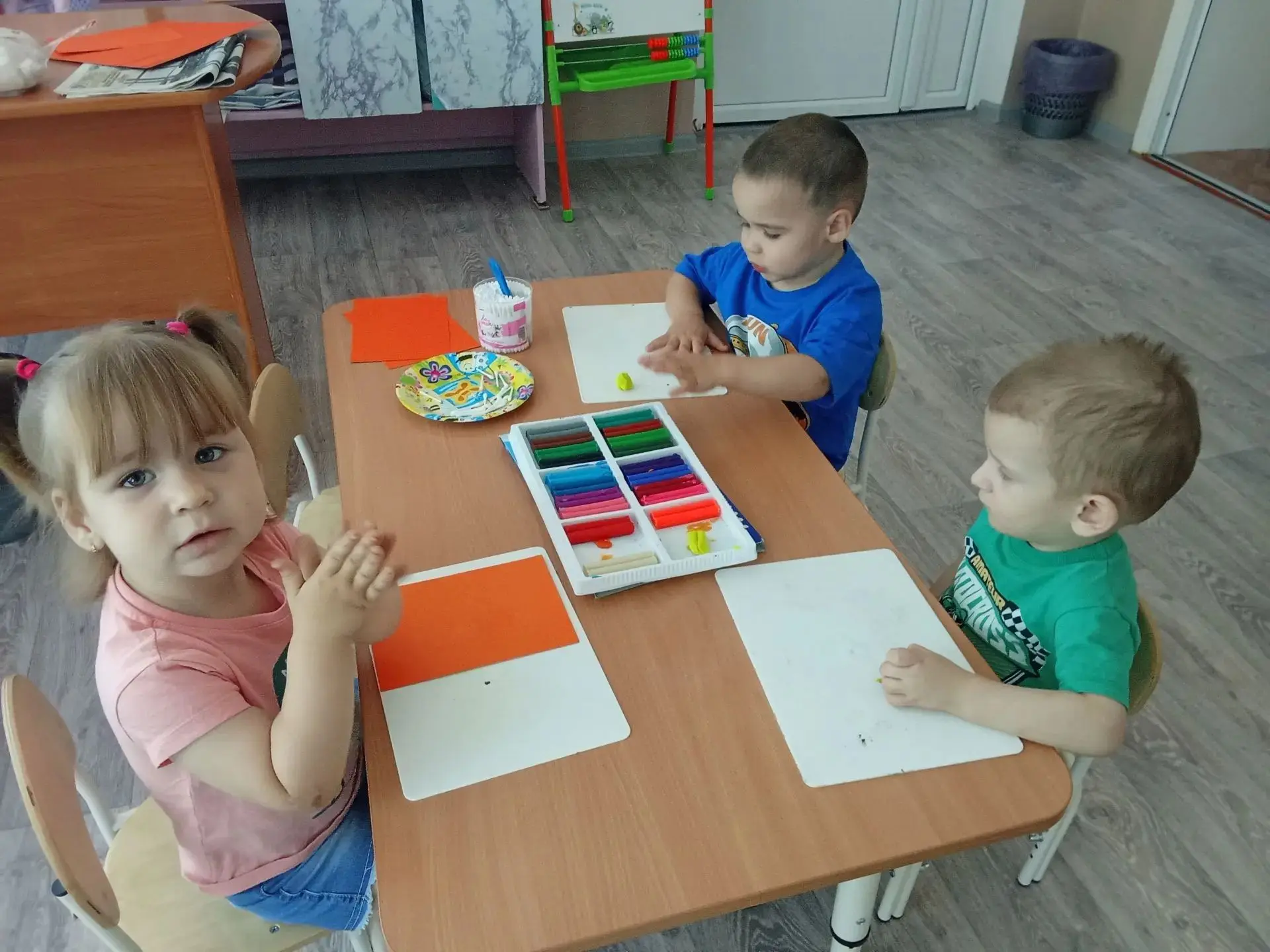 Самые маленькие тоже готовились к Дню семьи! 🌼❤️

Сегодня к празднику готовились все, даже самые юн