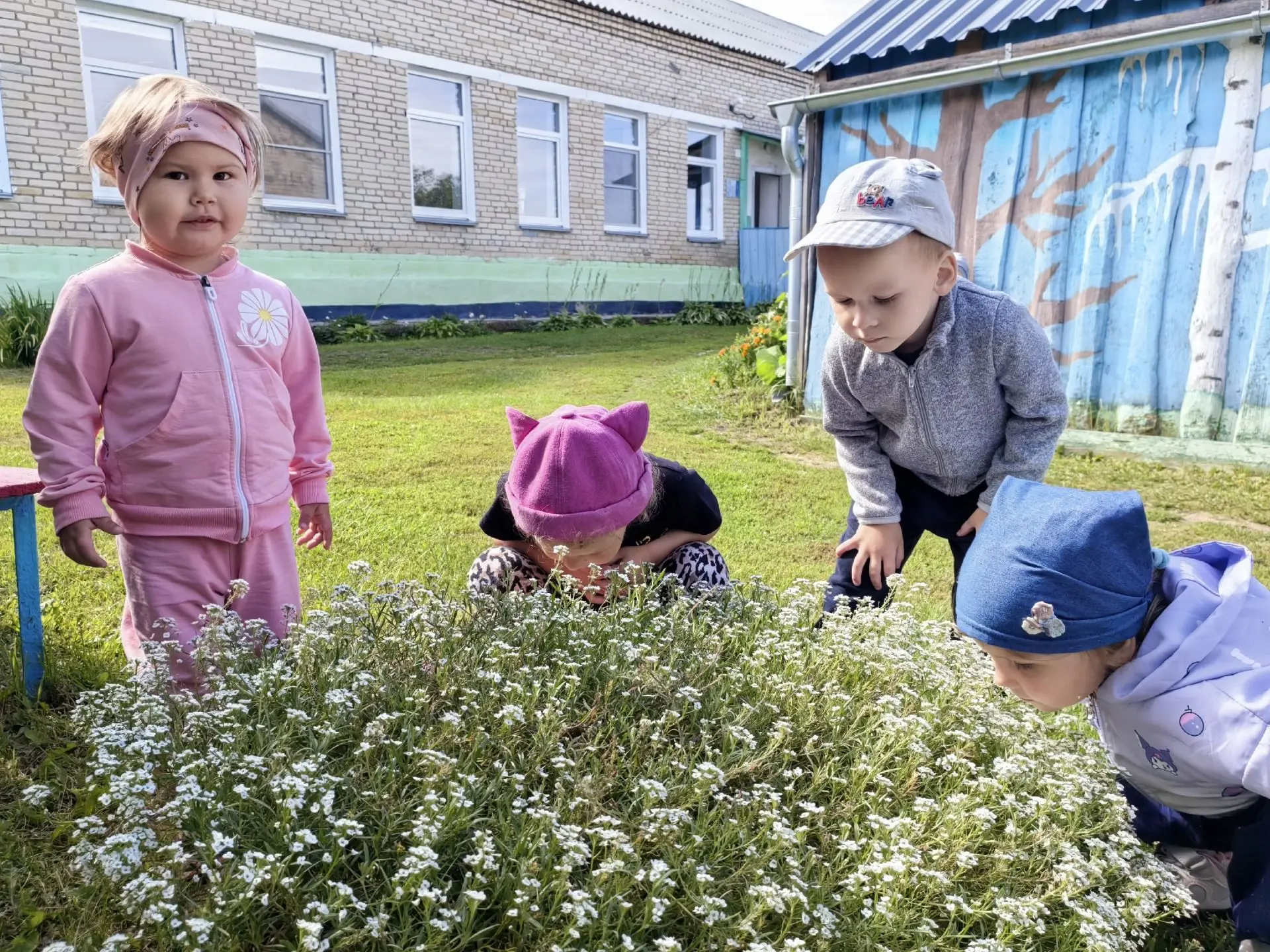 Последние летние дни — они особенные. Сегодня малыши ловили каждый солнечный лучик на п...