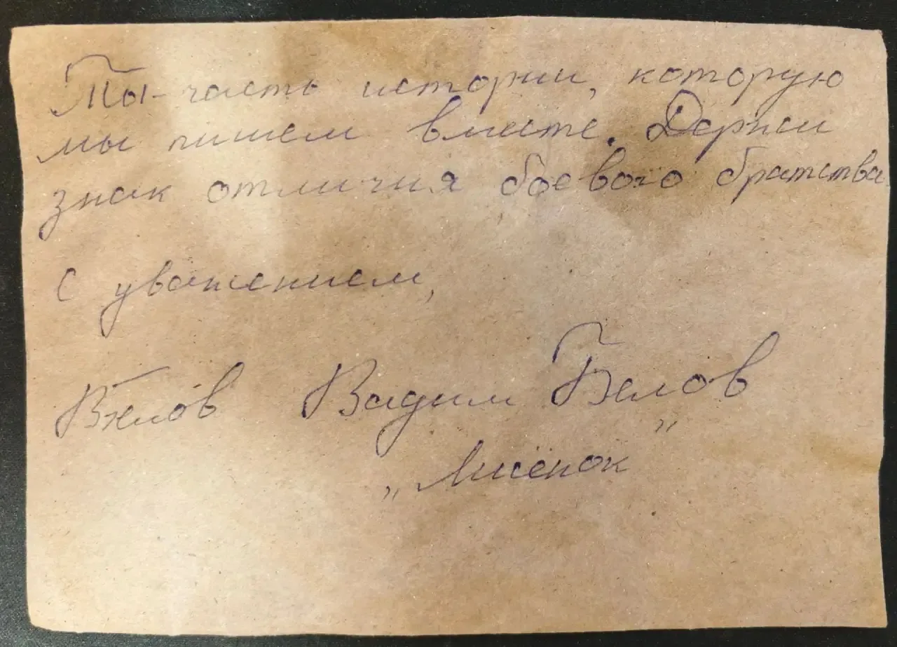 Дед с дальних берегов с распаковкой посылки из дома.