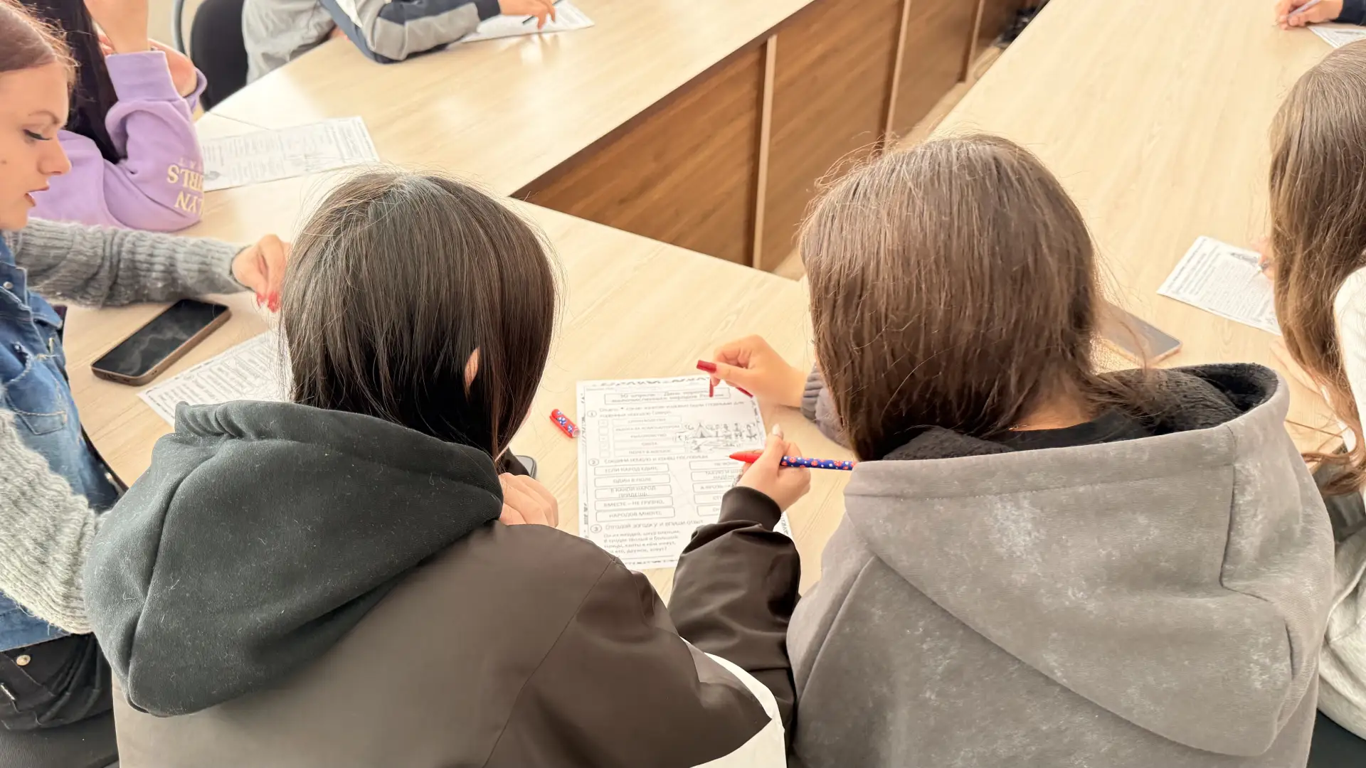 🌿 Сохраняя наследие: в ХАУ прошла лекция о коренных малочисленных народах России!  📌В преддверии Дня