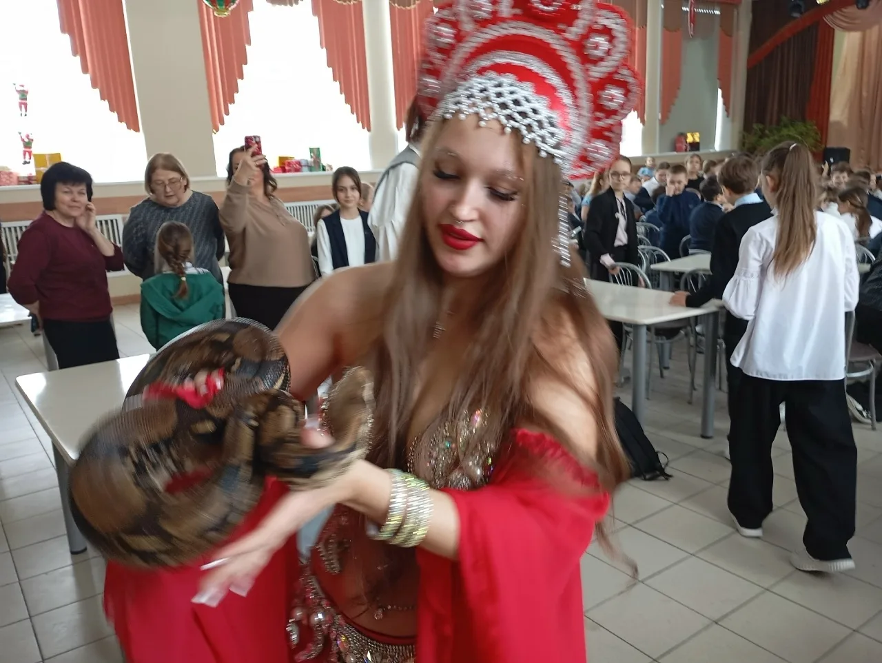 📋АНОНС📍 В школе 4 побывал настоящий ЦИРК "Элион"🧘‍♂  Маша и медведь🐗 дрессированные собачки🐩, удав🐍⚕