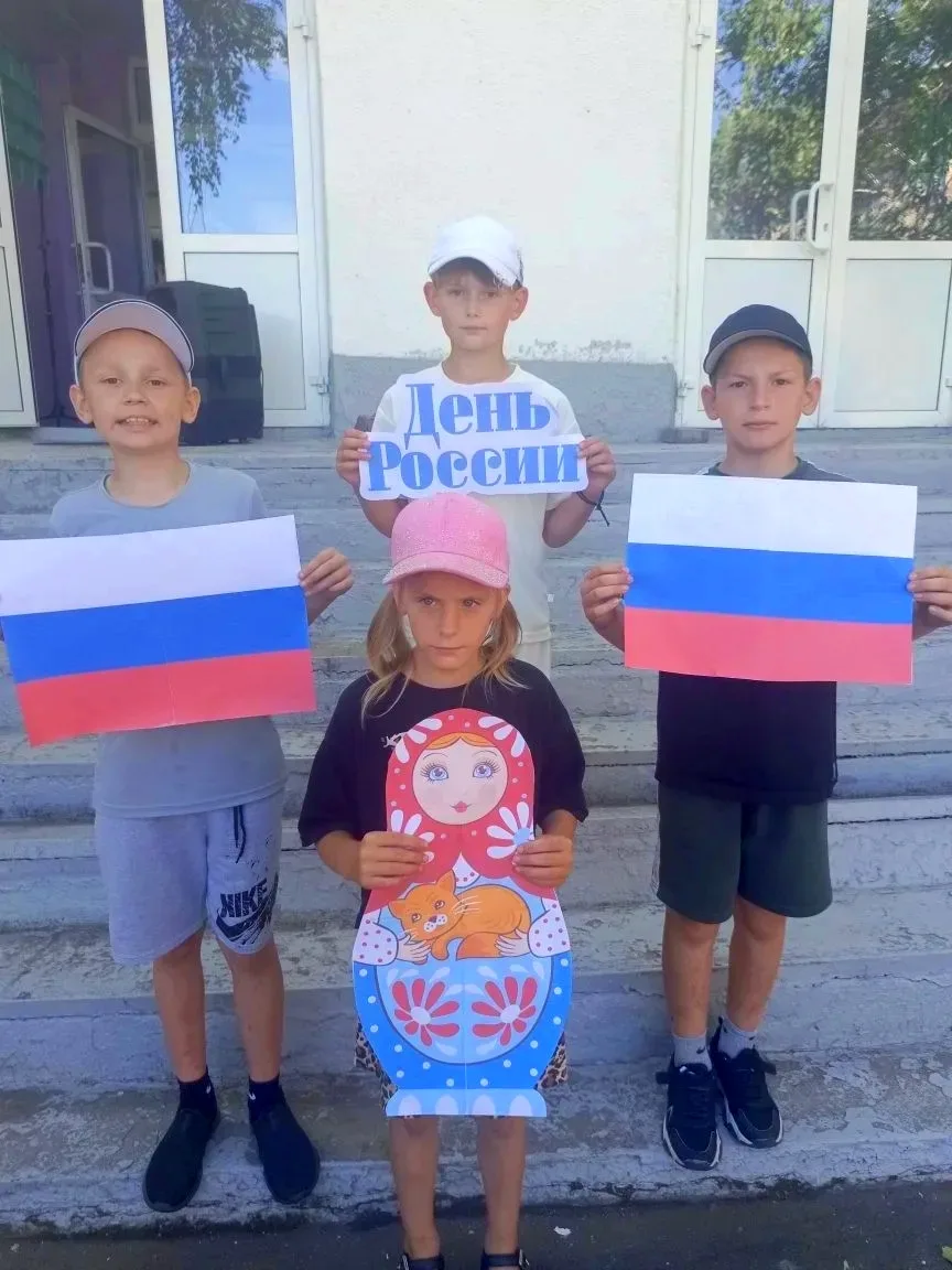 🇷🇺 Восьмой день в лагере дневного пребывания детей "Крылья России" - День России!🇷🇺

💥 Воспитан