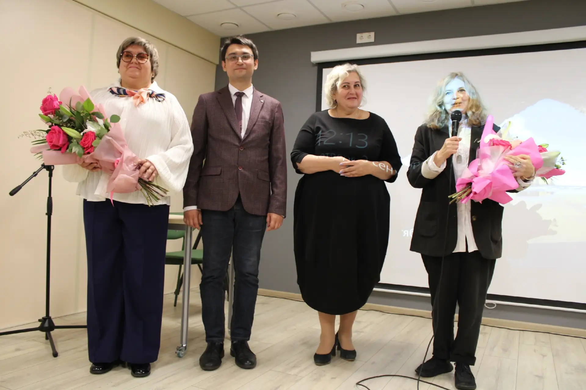 Наталья Викторовна Митлинова, директор Ивангородского культурно-досугового центра, и Ро...