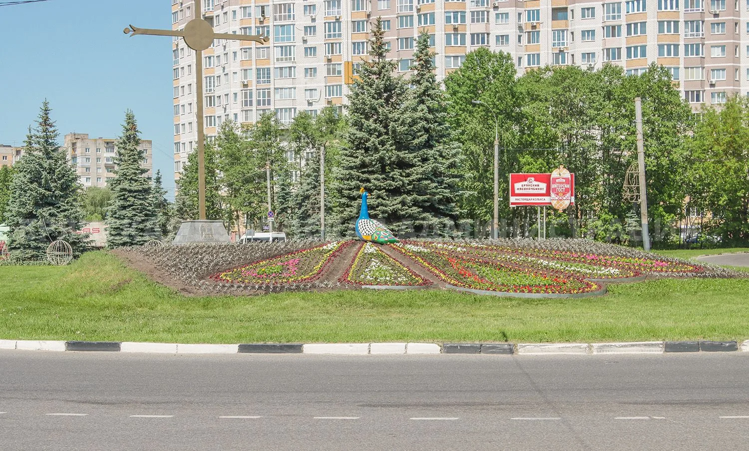 На въезде в Брянск зацвела Жар-птица  «Брянск – город цветов» — это понимает каждый въезжающий в обл