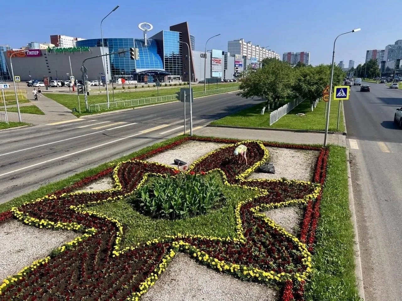 Цветники в Набережных Челнах показали с высоты