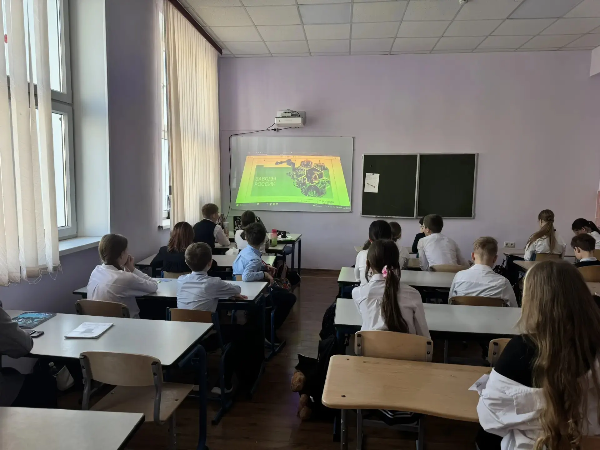 🏭 Сегодня в Видновской гимназии прошло традиционное занятие цикла #разговорыоважном. Тема встречи – 