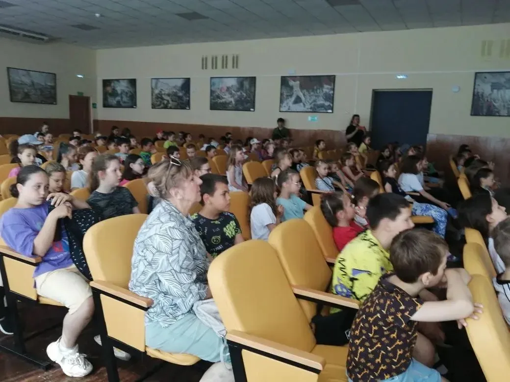 🎉 Отличные новости из школьного лагеря! 🎉

Сегодня наши весёлые ребята побывали на спектакле «Ястр