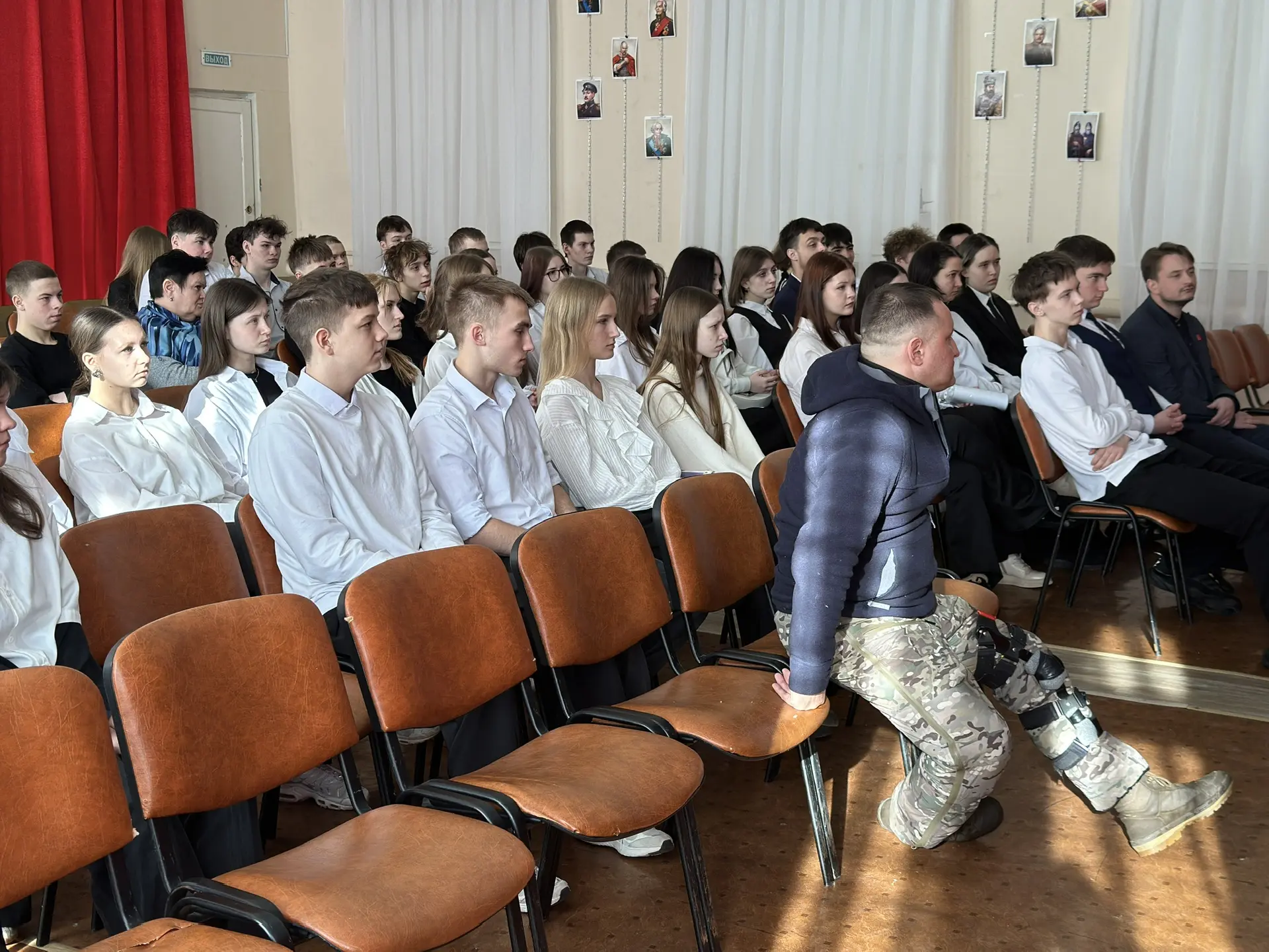 🙌Классная встреча: Урок мужества с Александром Буистовым  🗓️20 февраля в стенах нашей школы состояла