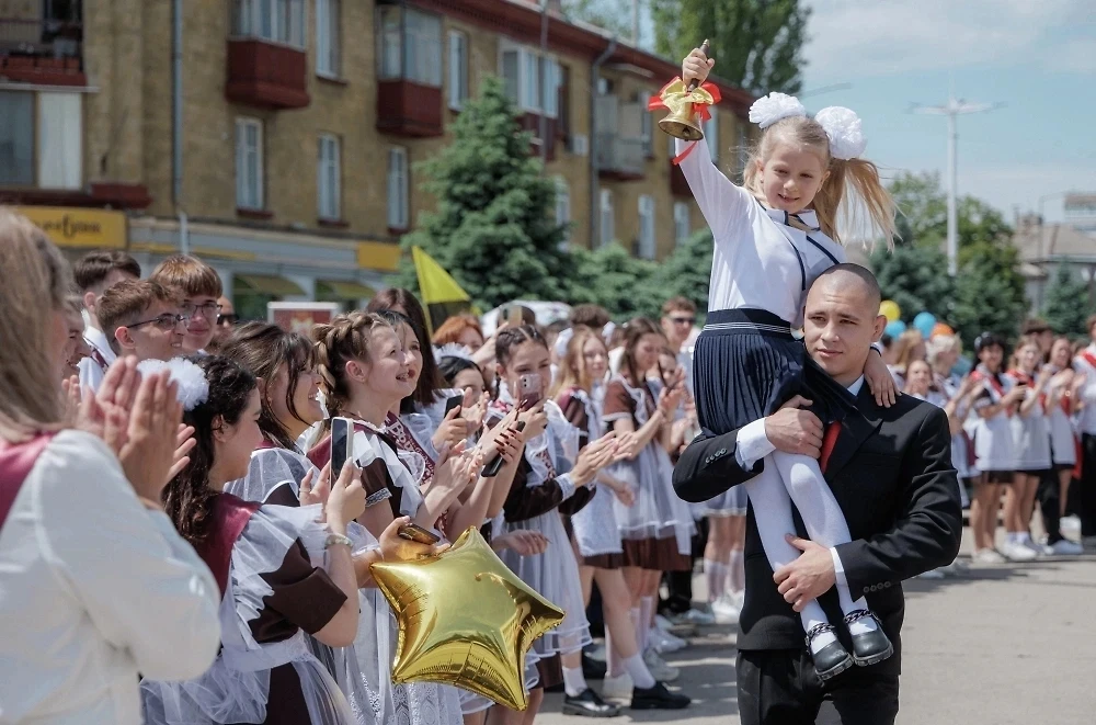 🔔 Этикет Последнего звонка: как провести праздник достойно  Последний звонок — важный рубеж между де
