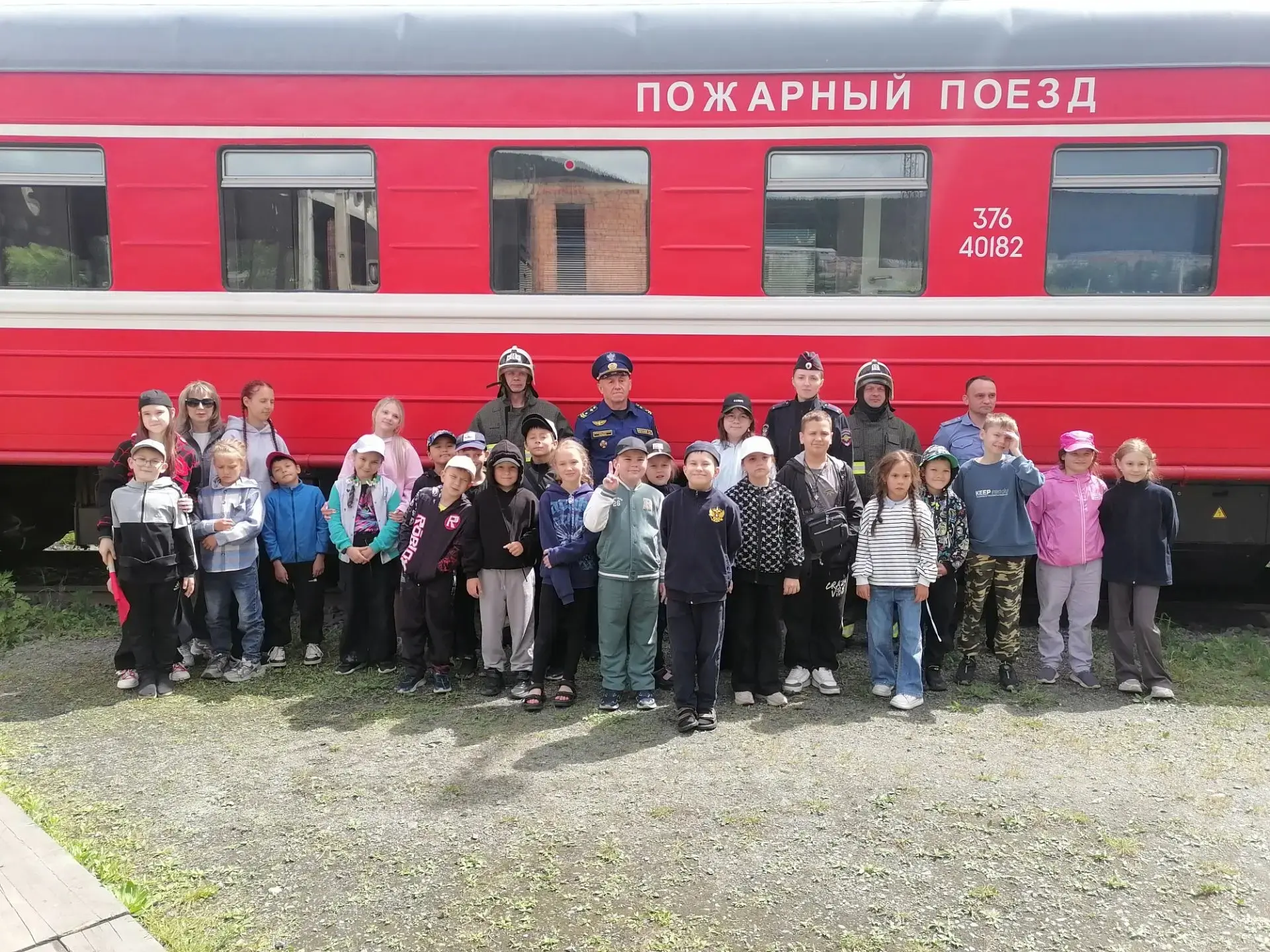 💥👮‍♂️🚸В рамках профилактической акции "Безопасное лето" сотрудники Ленского линейного отдела поли