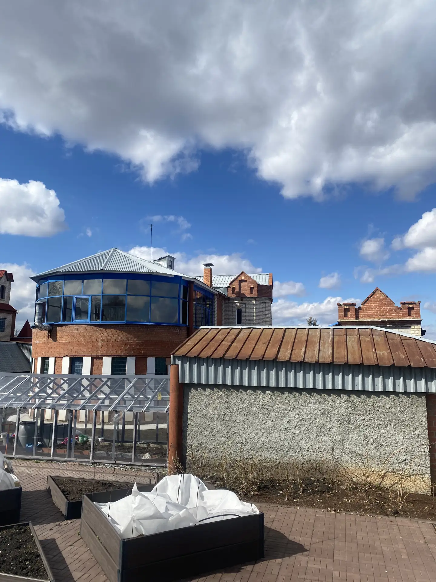 ✅Объект с. Большие Харлуши

Устройство кровли из металлочерепицы - 320 м2.
Специфичная крыша. Снимал