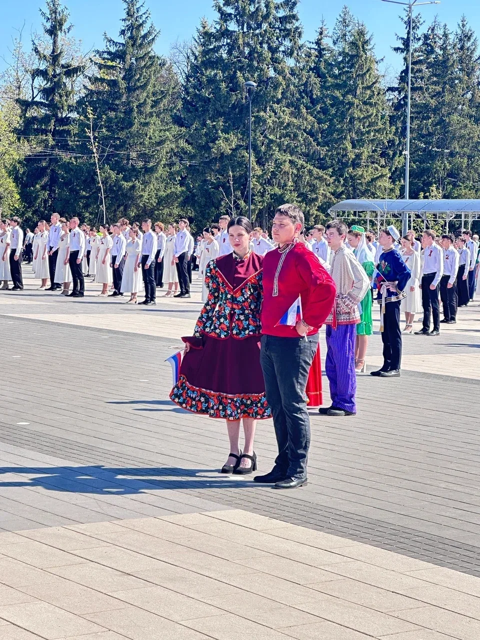 💃 6 мая — «Вальс Победы» на главной площади!

В этот день на городской площади царила атмосфера нас