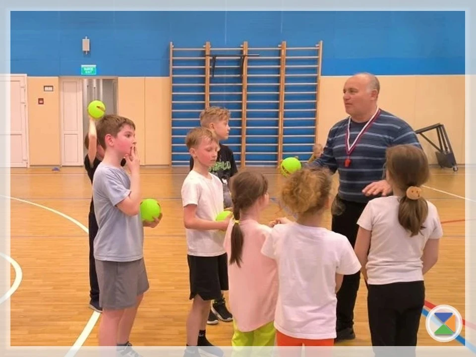 🤾‍♂️ ИГРАЙ В ГАНДБОЛ С НАМИ 🤾‍♂️   В нашей школе работает секция гандбола!  👤 Ведёт секцию тренер с 