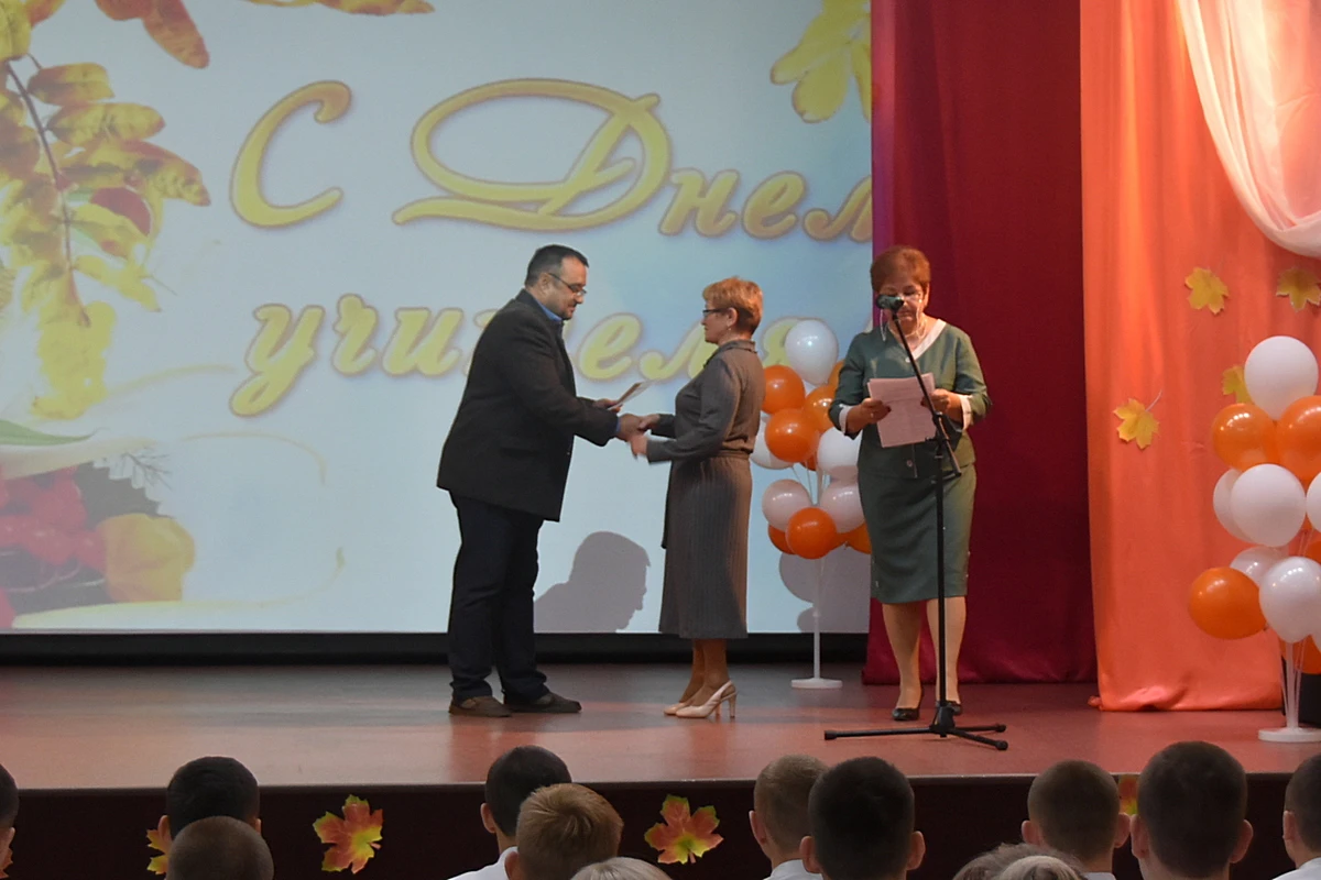 🎉В Рефтинском СУВУ чествовали педагогов-стажистов!