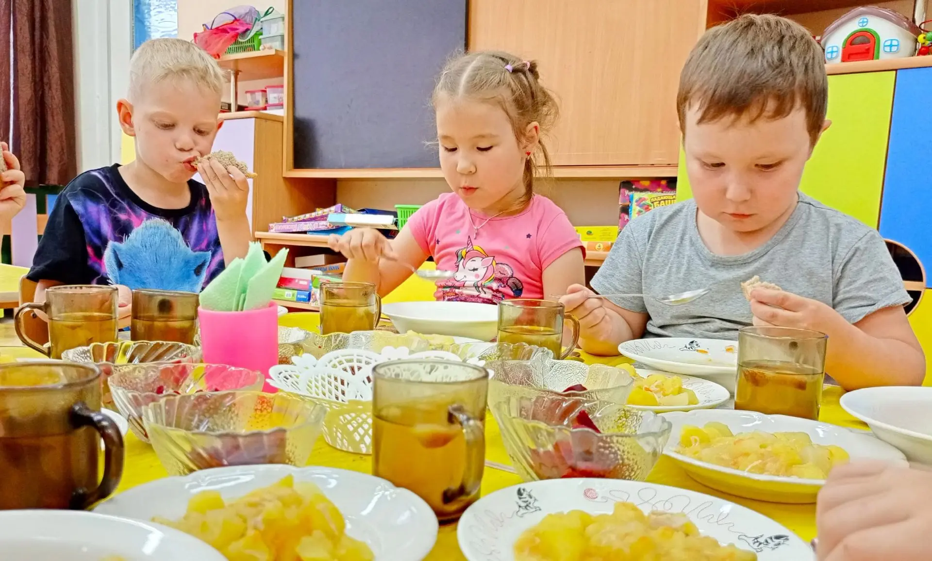 Ничего вкуснее нет – в детском садике обед 🍽️
Сегодня на обед у наших гурманов было по‑настоящему а