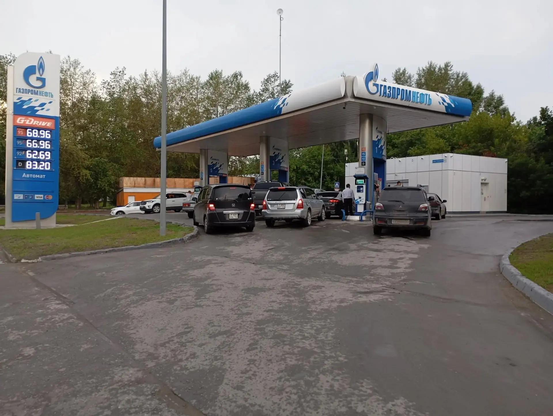 Ещё один сибирские регион снимает ограничения на продажу топлива

Новосибирские власти пообещали обс