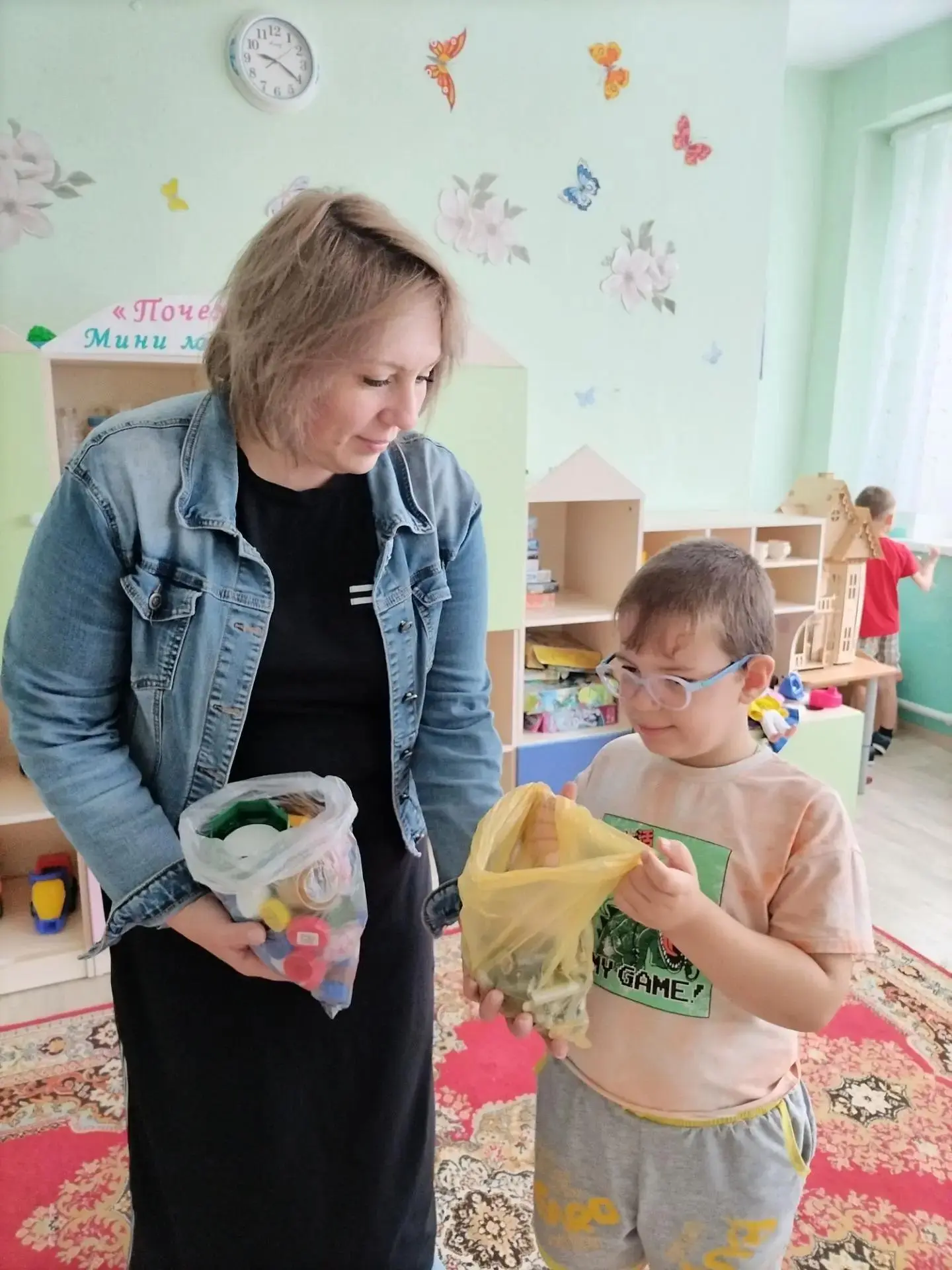 «Добрые крышечки» — это российский эколого-благотворительный волонтёрский проект. Его главная идея в