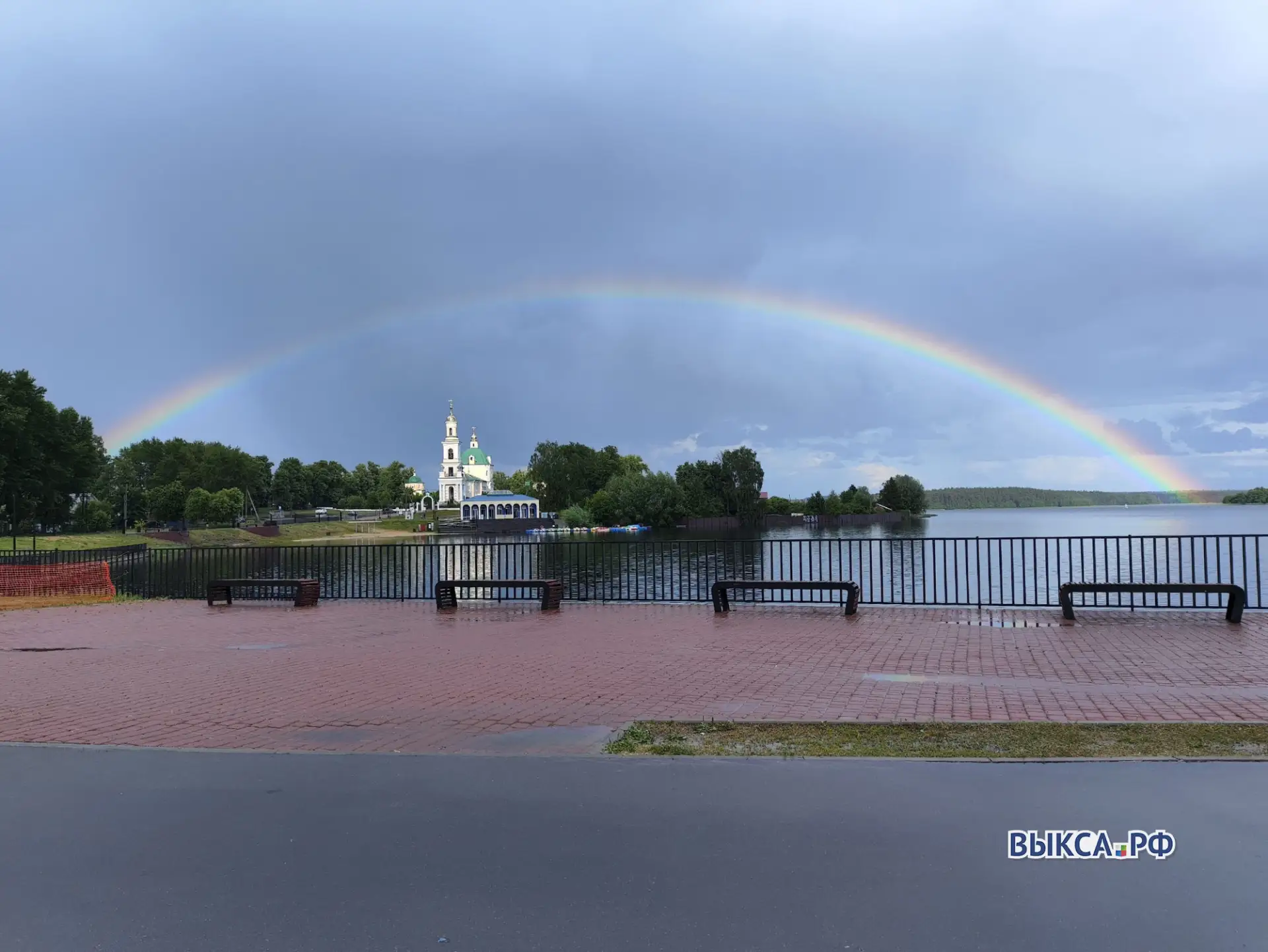 🌈 Радуга над Выксой

Наши читатели сообщают, что вчера над городом появилась тройная радуга. На фот