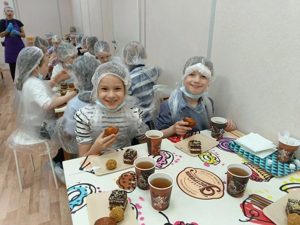 🍰✨ Сладкое приключение первоклассников! ✨🍰    Вчера учащиеся 1 «Г» класса отправились в настоящее сл