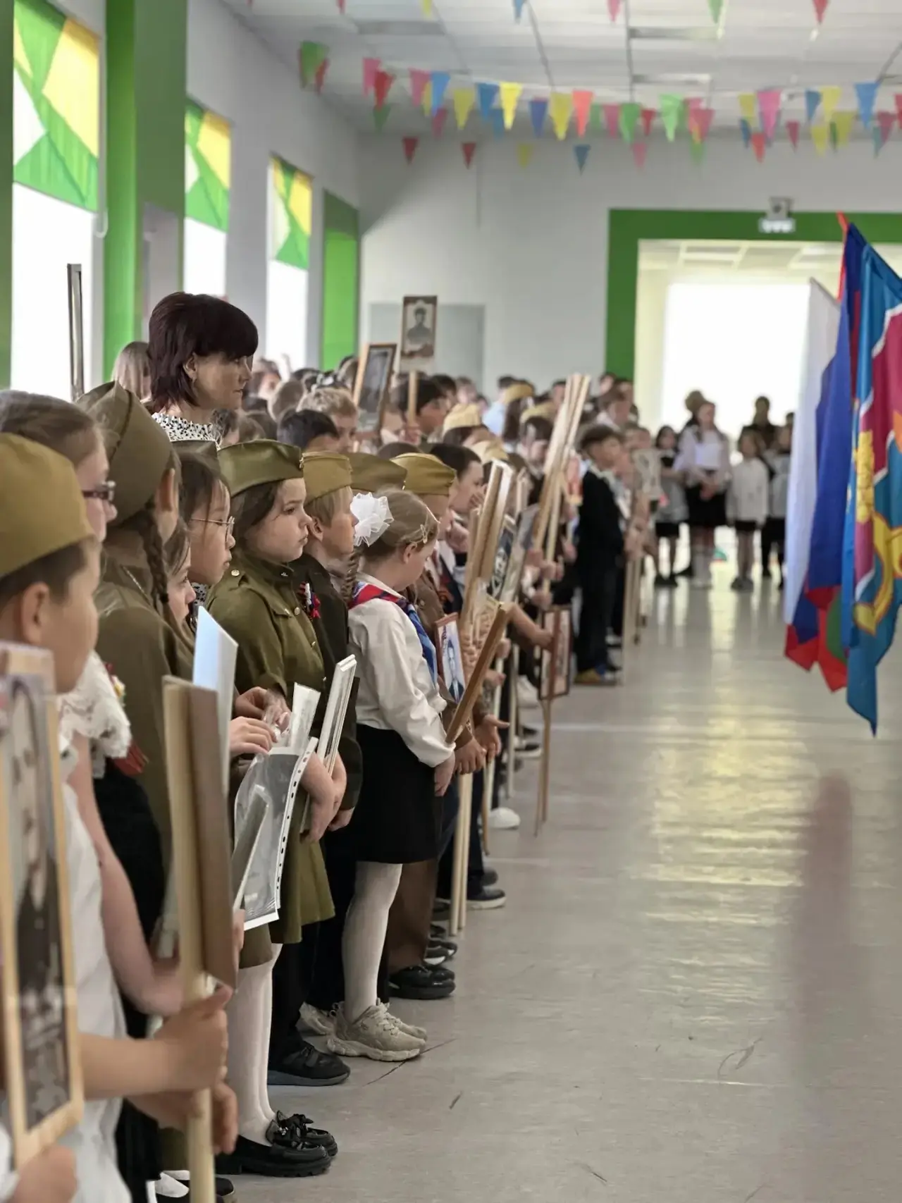 "Бессмертный полк" МБОУ СОШ №3: Помним, гордимся, чтим!  Сегодня, в стенах нашей любимой МБОУ СОШ №3