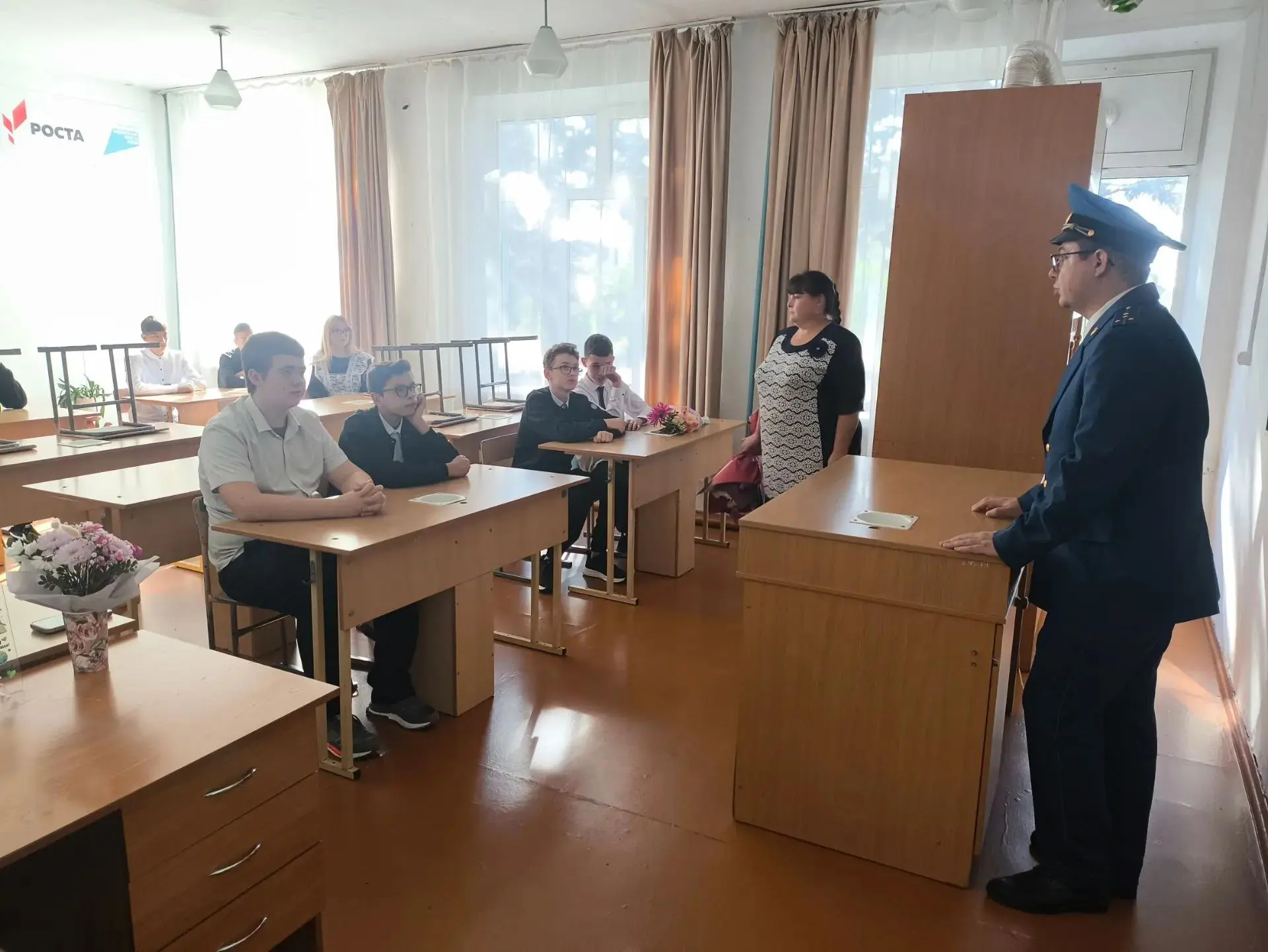 В нашей школе состоялся классный час с участием заместителя прокурора Топчихинского рай...
