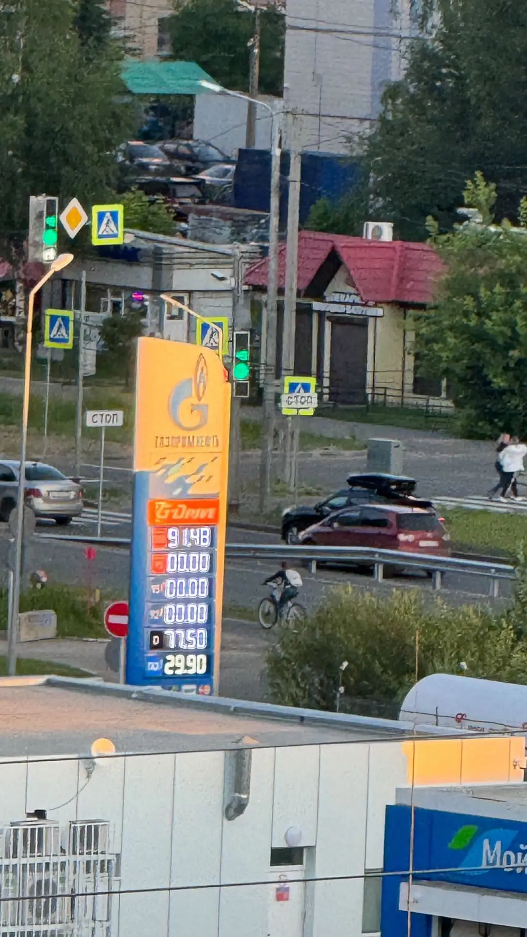 На Газпромнефть на Машиностроителй, где вчера снимал кружок, сейчас только 100-ый. Минут 30 назад бы