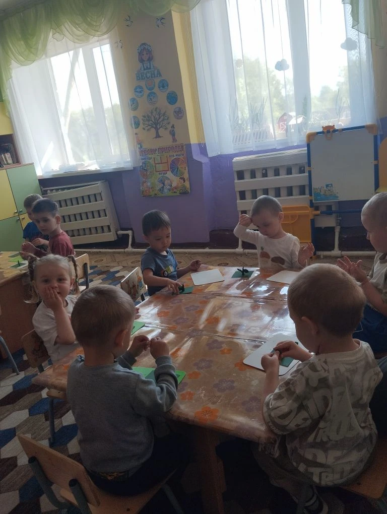 Лепка в младшей группе «Одуванчик»