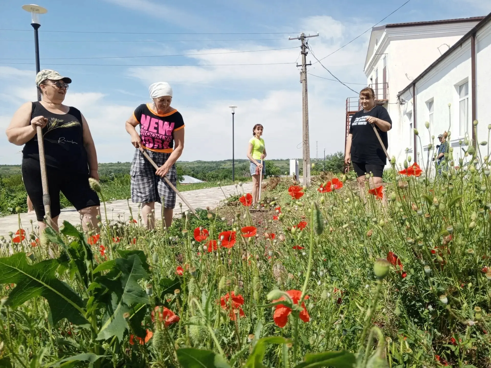 Дружба и порядок: как прошел субботник в Малокирсановском СДК