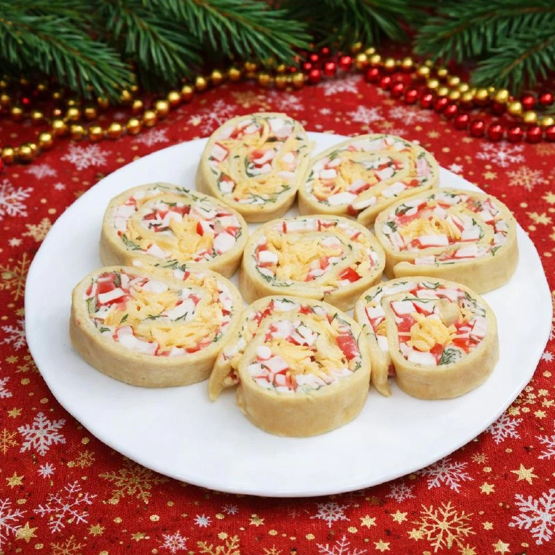 РУЛЕТЫ С КРАБОВЫМИ ПАЛОЧКАМИ, СЫРОМ И ЧЕСНОКОМ